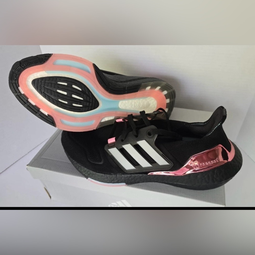 Adidas Ultraboost 22